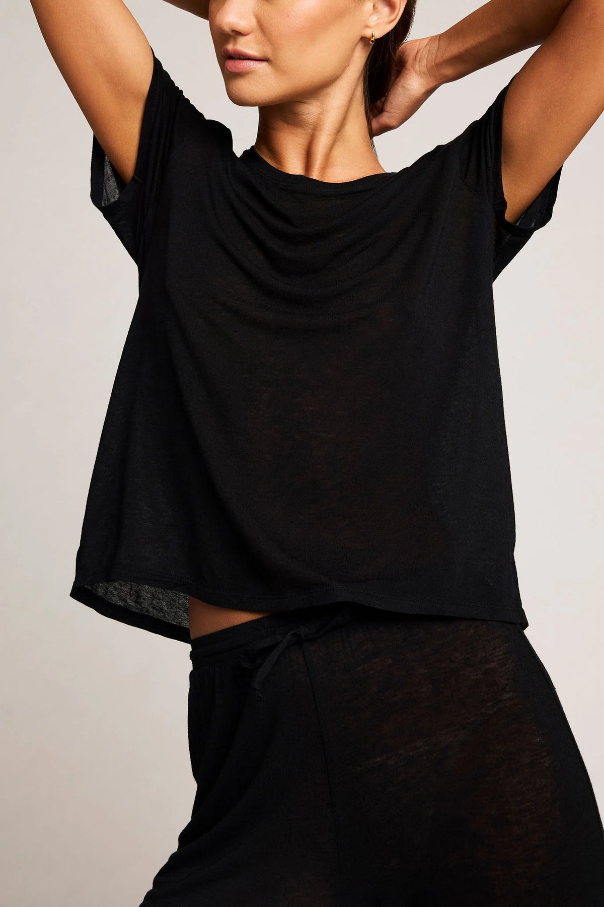 Fino Featherweight Cashmere Boyfriend Tee in Black